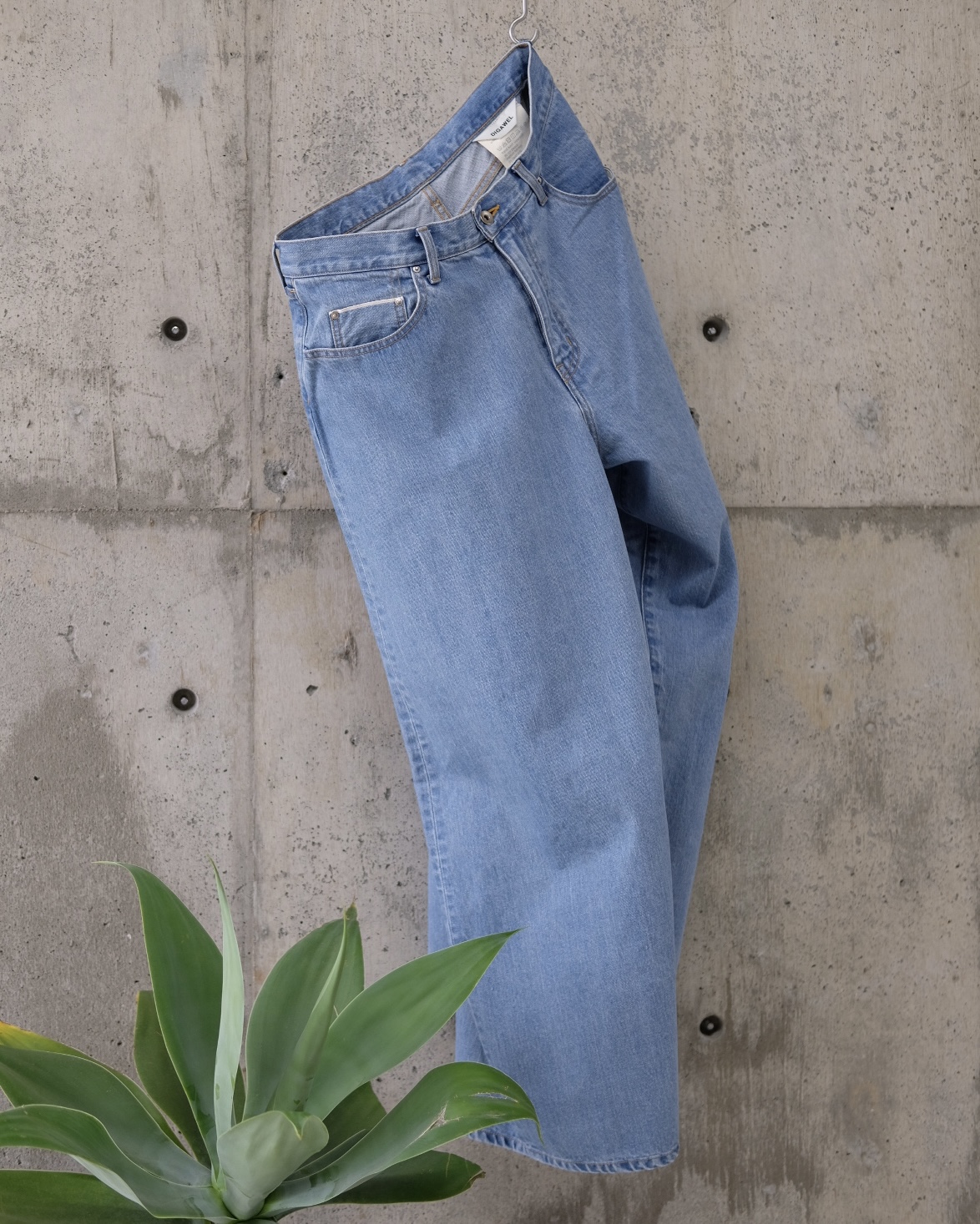 Wide Straight Jeans